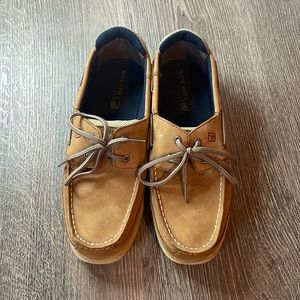 Boys sperry